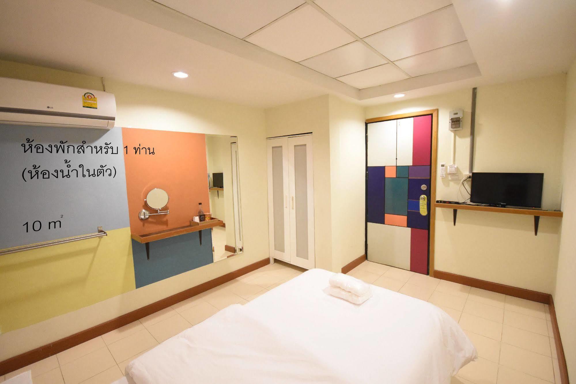 Room At Prachachuen Nonthaburi Exterior photo